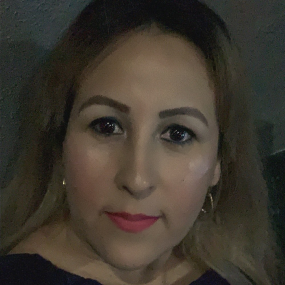 Meet your Posher, Adela